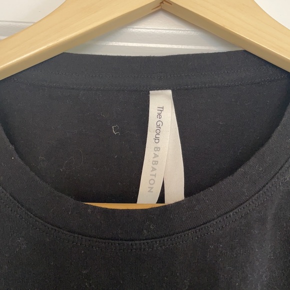 The group babaton black 3/4 sleeve crop tee. Wide crop fit.  Size med - Picture 4 of 7